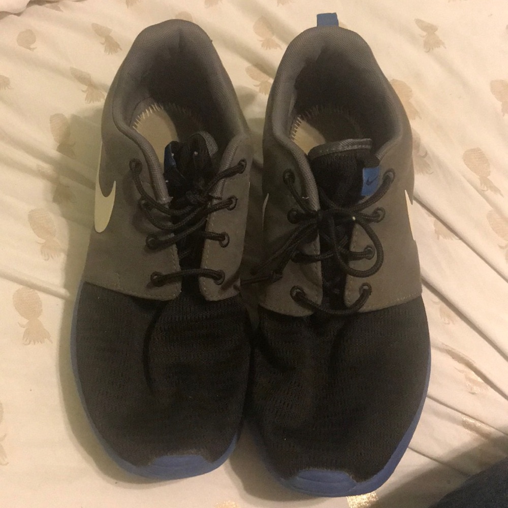Nike roshe run sneakers.